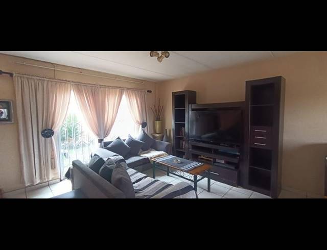 2 BEDROOM PROPERTY TO RENT IN STRUBENSVALLEI